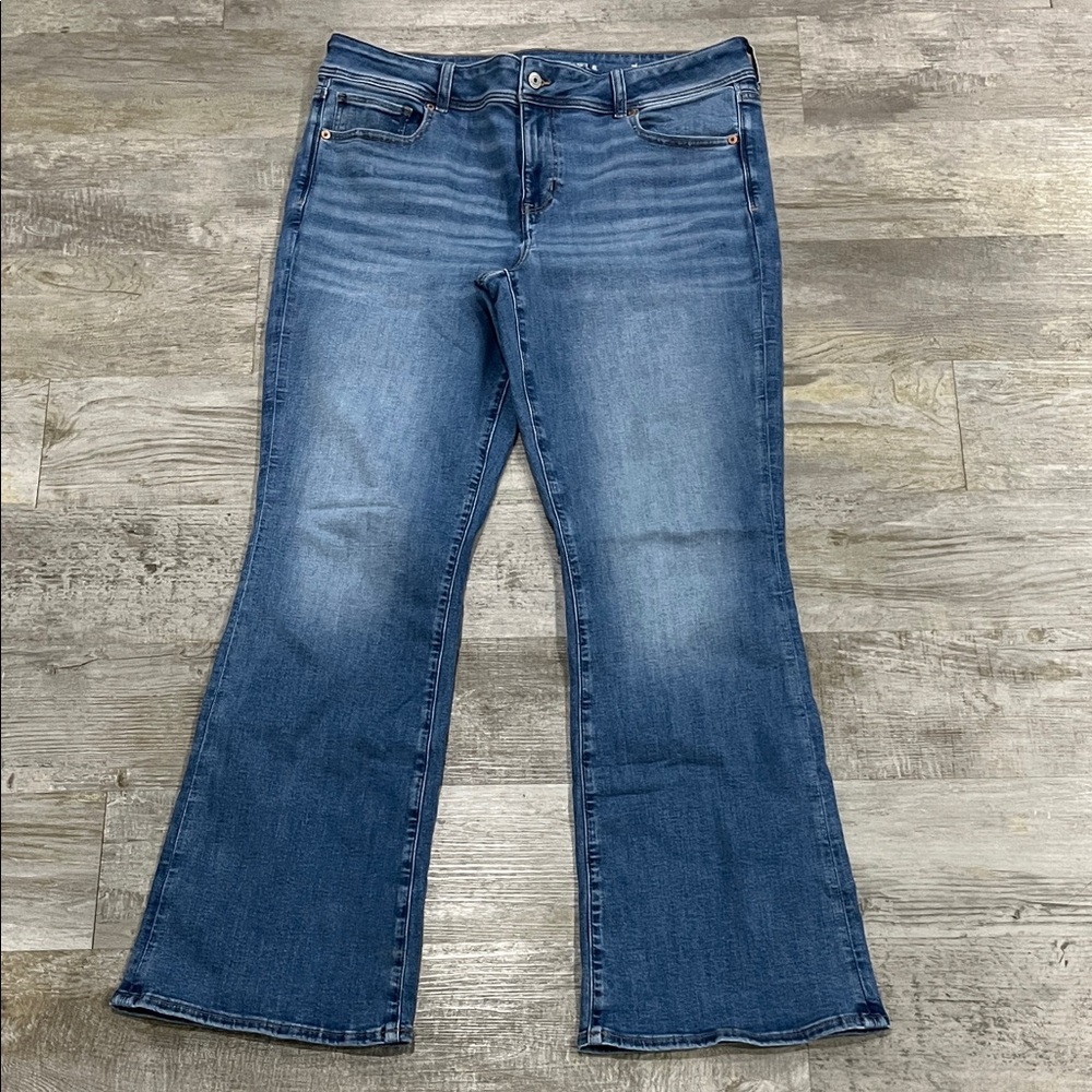 American Eagle Outfitters Classic Blue wide Leg flared next level size 16 Jeans
